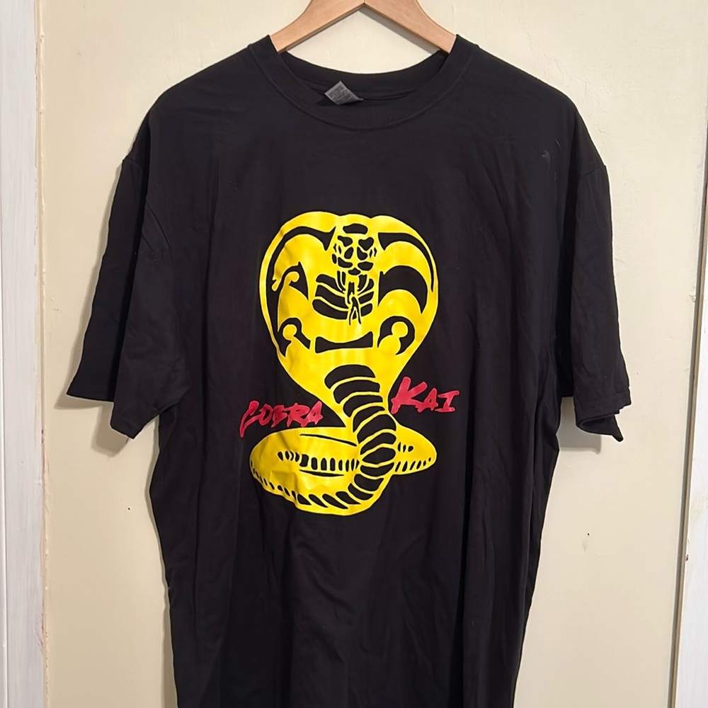 Cobra Kai Men's T-Shirt Size XL 46/48 First Strike Black Crew Neck
Tshirt